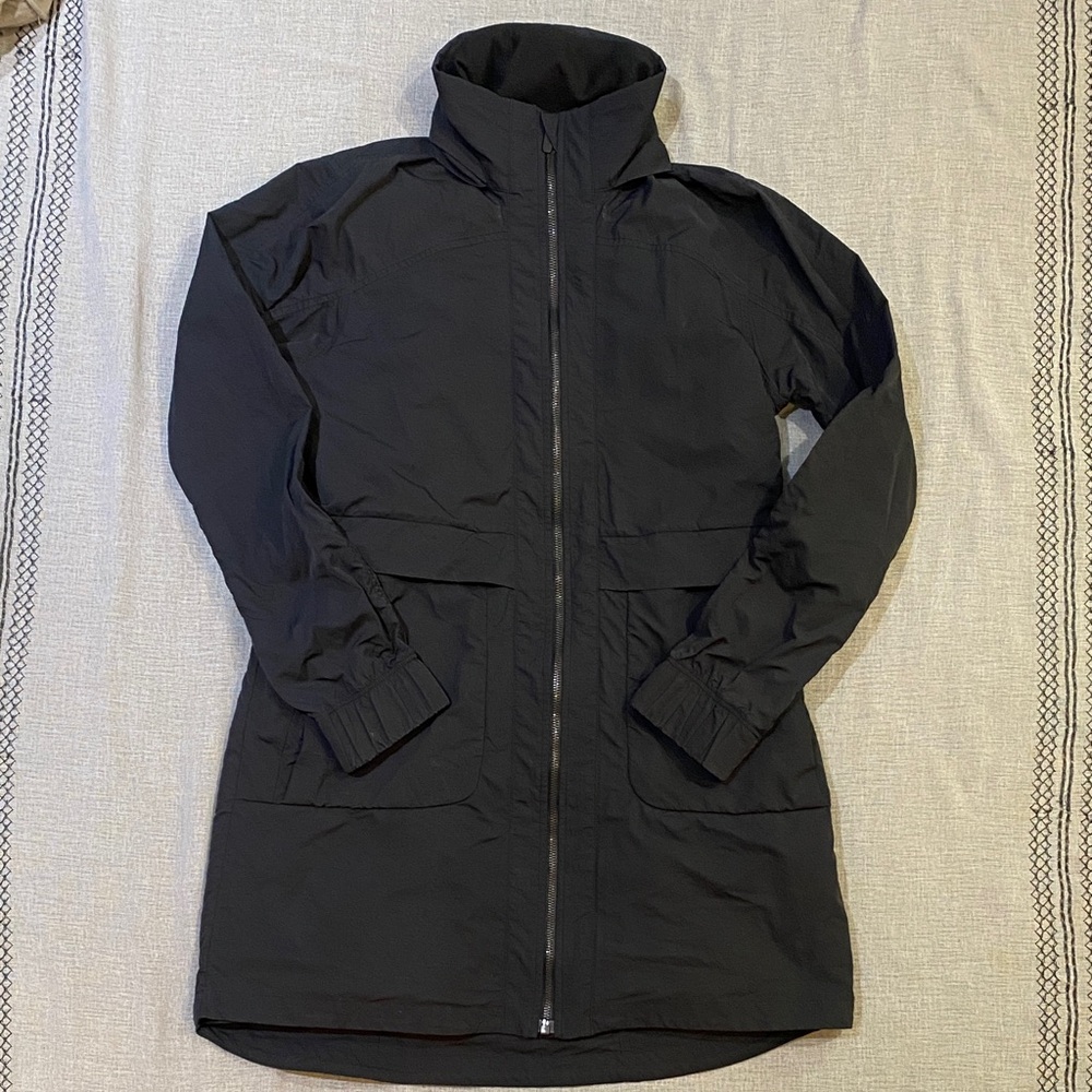 Lululemon blk Long Rain Jacket w/ Removable down vest